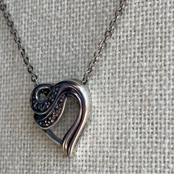Vintage Marcasite & 925 NV Sterling Silver Swirl Heart Pendant & Necklace - Picture 3 of 10